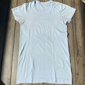 Lululemon Swiftly Tech Shirt Size 8 Blue Linen